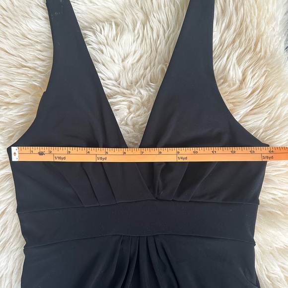 Elegant Black Halter Neck Dress - Picture 3 of 10